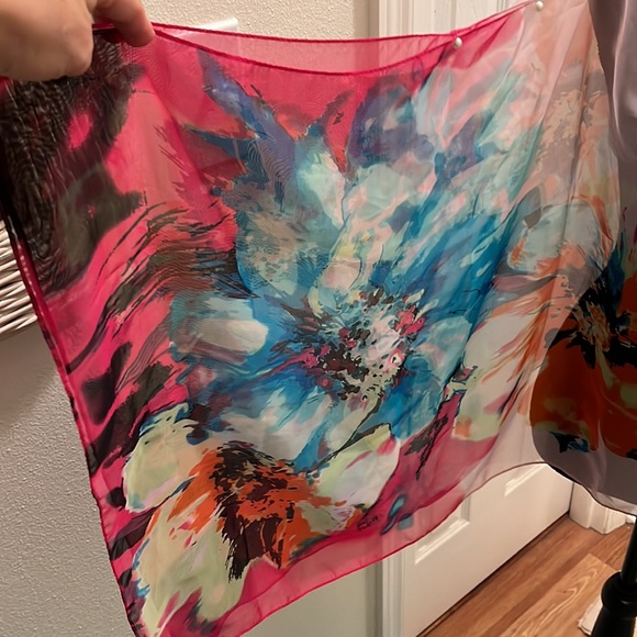 Chiffon flowered boatneck poncho - Picture 2 of 6